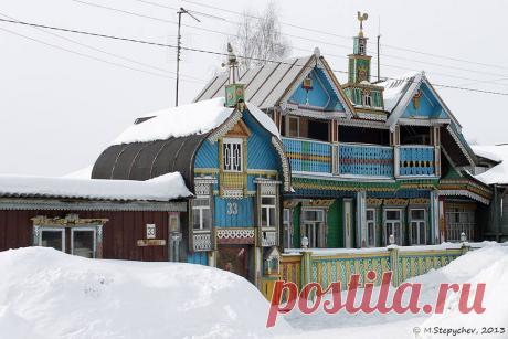 Facebook
Село Богородское, Ивановская обл.. Дом местного резчика по дереву – Михаила Ивановича Колохина.