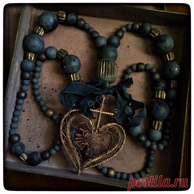 KUFER z artystycznym rękodziełem : Artystyczna biżuteria z papieru