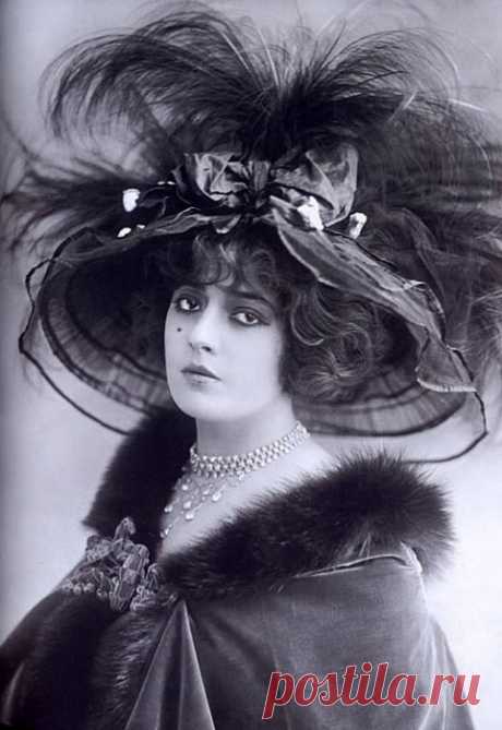 Ах, какая шляпка: 30 ретро фотографий загадочных дам в широкополых шляпах