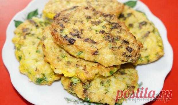 Котлеты из рисовой каши Вкусные, простые котлеты из отварного риса. Отличный вариант использования остатков отварного риса.Ингредиенты:Рис отварной 350 г.Яйца 2 шт.Зелёный лук, укропСольПриготовление:Лук и укроп мелко нареза...