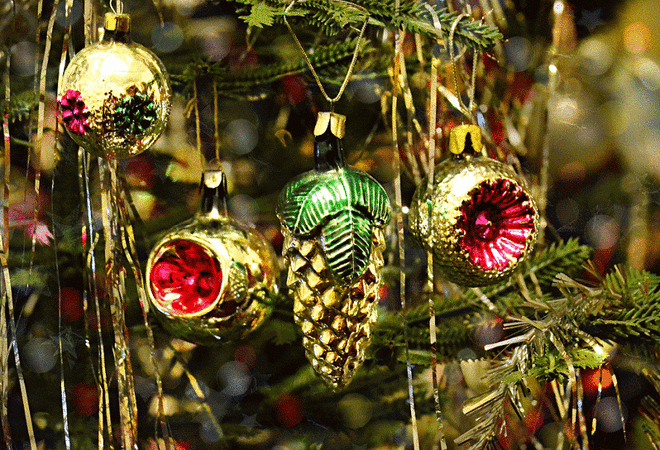 EXPENSIVE UTRAMILYE FRIENDS!
New Year - the brightest, most beautiful and happy holiday.
Green elegant tree with colorful toys, sparkling and shiny, splashes of champagne, the overall revitalization and joy.
I wish you all the same life in the new year - a colorful and sparkling ...