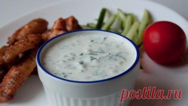 ТОП-7 РЕЦЕПТОВ ДОМАШНИХ СОУСОВ 
 
1. Соус «Татарский» 
 
ИНГРЕДИЕНТЫ: 
● 200 гр. майонеза, 
● 1 ст. л. тертого хрена, 
● 2 маринованных огурца, 
● средняя луковица, 
● мелко нарезанная петрушка (1 ст. л) 
 
ПРИГОТОВЛЕНИЕ: 
Перемешайте и подавайте охлажденным в отдельной специальной посуде. 
 
2. Соус «Андалузский» 
 
ИНГРЕДИЕНТЫ: 
● 200 гр. майонеза, 
● 3 ст.л. кетчупа, 
● 1 ч.л. коньяка, 
● мелко нарезанная луковица, 
● сок лимона и красный молотый перец 
 
ПРИГОТОВЛЕНИЕ:...