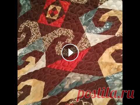 Это стеганное лоскутное одеяло выполнено из мозаики тканей из искусственного шелка. Оригинальное и дерзкое оно может стать изюминкой интерьера. Подход...