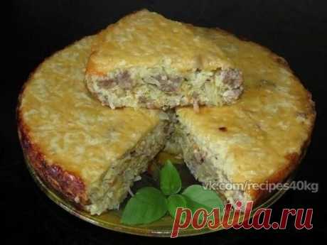 Запеканка из капусты с мясом
Итого на 100 грамм - 157.97 ккал: Белки- 8.72 Жиры -10.50Углеводы - 6.77 
Капуста белокочанная - 400 гр.
Фарш – 400 гр.
Лук – 1 шт.
Морковь – 1 шт.
Масло для обжарки мяса
Перец черный молотый - по вкусу
Соль - по вкусу
Для заливки:
Сметана – 6 ст. л.
Яйца – 3 шт.
Мука – 3 ст. л.
Соль - по вкусу
Сыр твердый – 50 гр. для посыпки
Приготовление:
Белокочанную капусту нашинковать, обмять.
Порезать лук, натереть на терке морковь, сыр.
Обжарить лук, морк