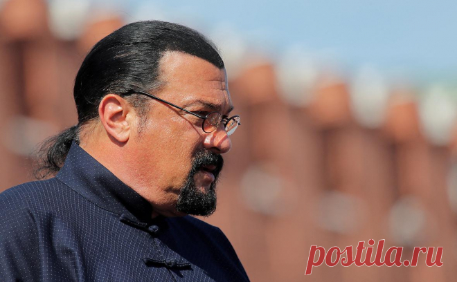 Стивен Сигал совместно с сыном учредил компанию в России. Сын Стивена Сигала Доминик, следует из ЕГРЮЛ, тоже имеет гражданство России. Сам актер получил российский паспорт в 2016 году и уже участвовал в нескольких бизнес-проектах в стране