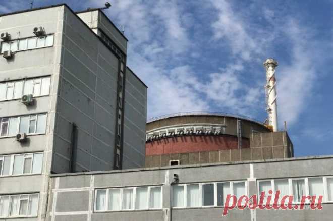 ВСУ атаковали центр ЗАЭС спустя 10 минут после проезда миссии МАГАТЭ. В тренировочном центре Запорожской АЭС, атакованном ВСУ, сотрудники атомной станции проходят обучение и отработку технологических операций.