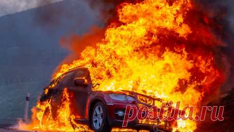 На Украине задержали людей, поджигавших автомобили ВСУ в Киеве. На Украине задержали четырех граждан, которые подозреваются в поджоге автомобилей военных ВСУ в Киеве. Об этом сообщила Служба безопасности Украины (СБУ). В числе задержанных трое мужчин и женщина, они поджигали автомобили при помощи ...
