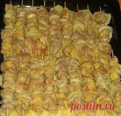 РЕЦЕПТЫ И СОВЕТЫ ХОЗЯЙКАМ: Куриный шашлык с картошкой в духовке