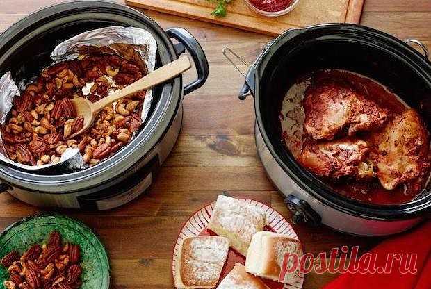 10 ВКУСНЫХ РЕЦЕПТОВ ДЛЯ МУЛЬТИВАРКИ.

1. Суп с фрикадельками.

Ингредиенты:

• Бульон (любой) – 1,5 л (можно пополам с водой)
• Картофель – 3 шт
• Морковь – 1 шт
• Лук репчатый – 1 шт
• Фрикадельки (маленькие) – 15 шт (количество можно менять по вкусу)
• Масло растительное
• Соль, специи – по вкусу

Картофель нарезать кубиками (примерно 2-3 см).
Лук нашинковать соломкой или брусочками.
Морковь натереть на крупной тёрке.
В чашу мультиварки выложить лук, морковь, соль и спец...