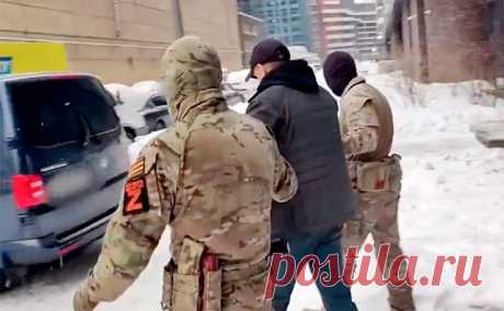 Командира СОБРа «Рысь» задержали после обнаружения тел с гирями на ногах. Одного из руководителей СОБРа, входящего в состав Росгвардии, Алексея Алпатова, задержали в ходе расследования двойного убийства в нулевых — тела жертв с привязанными к ногам гирями нашли в водоеме, говорят источники РБК