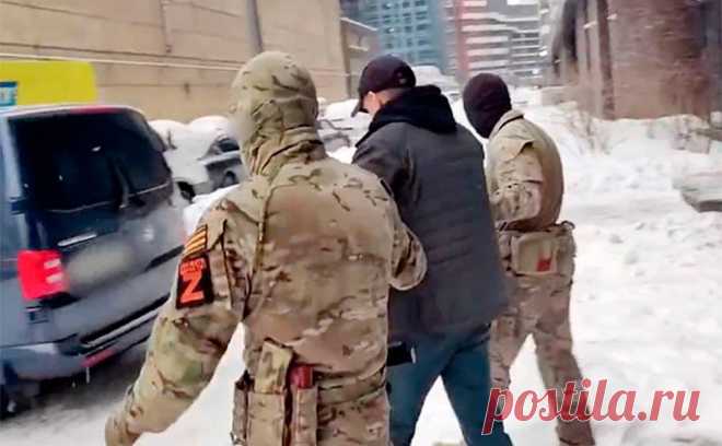 Командира СОБРа «Рысь» задержали после обнаружения тел с гирями на ногах. Одного из руководителей СОБРа, входящего в состав Росгвардии, Алексея Алпатова, задержали в ходе расследования двойного убийства в нулевых — тела жертв с привязанными к ногам гирями нашли в водоеме, говорят источники РБК