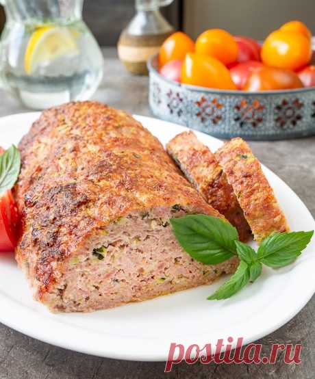Мясная буханка с кабачком на Вкусном Блоге И снова кабачки. На этот раз – в качестве добавки в чудесную мясную буханку. Кабачок делает ее более сочной – и она остается такой даже в остывшем виде. Кабачки подходят любые. Если используете экземпляры постарше, счищайте с них кожу, если молоденькие – на терку их вместе со шкуркой. Кабачок трем…