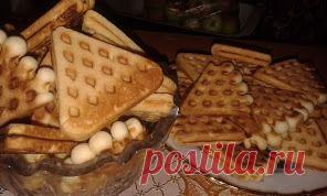 Печенье в форме (Вафли) - кулинарный рецепт
Мука пшеничная	(обычный граненый) — 1,5-2 стакана мл 	
• Яйцо 	— 3 шт 	
• Сахар	— 2\3 стакана  	
• Маргарин	(Масло сливочное) — 200 г 	
• Ванилин	( 1 пачка) — 1 г 	
• Соль	— 1\3 ч. л. 	
• Сода	( ПОГАСИТЬ или разрыхлитель) — 1\2 ч. л.