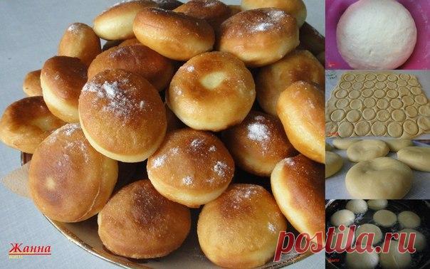 Пончики

Дрожжи (сухие) — 5 г
Молокo (теплое) — 230 мл
Масло сливочное (растопленное) — 50 г
Сахар — 3 ст. л.
Яйцо — 1 шт
Мука — 450 г
Ваниль (по вкусу или ванил.сахар)
Масло растительное (для жарки)
Сахарная пудра (для посыпки)
В миску разбиваем яйцо и добавляем к нему сахар,ваниль, масло и теплое молоко. Перемешиваем и высыпаем сверху дрожжи. Замешиваем тесто, постепенно добавляя муку.
Тесто раскатать слоем в 1 см,тонким стаканом вырезать небольшие кружочки. Оставить на ...