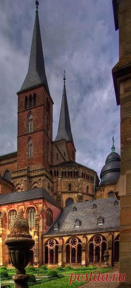 The Cathedral of Saint Peter (German: Trierer Dom) is a Roman Catholic church in Trier, Rhineland-Palatinate, Germany
flickr от Vee-BY | Найдено на сайте flickr.com.