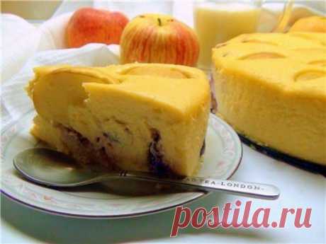 Воздушная творожная запеканка с черносливом и яблоками