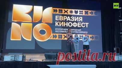 На фестивале «Евразия-Кинофест» Симоньян представила фильм Кеосаяна «Семь дней Петра Семёныча». Маргарита Симоньян на фестивале «Евразия-Кинофест» представила фильм Тиграна Кеосаяна «Семь дней Петра Семёныча», в котором главного героя сыграл Фёдор Добронравов. Как рассказала главный редактор RT, над кинокартиной её супруг работал весь прошлый год. Ранее фильм показали на Московском международном кинофестивале. Читать далее