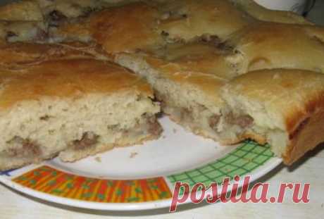 Экономные рецепты, простой дрожжевой пирог с фаршем и картофелем