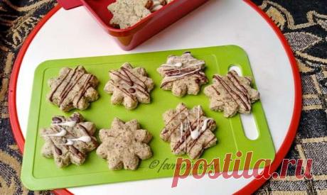 Ореховое печенье без муки с семенами тыквы Немецкие рождественские коричные звезды с тыквенными семечками и грецкими орехами. Самый легкий, быстрый и малобюджетный рецепт. Пошаговый рецепт с фото и расчетом КБЖУ. За основу мы использовали самый популярный народный рецепт знаменитого немецкого рождественского печенья, где не надо взбивать белки, но сделали его более дешевым и менее калорийным. Заменили молотый миндаль тыквенными семечками, а вместо традиционной белковой [...]