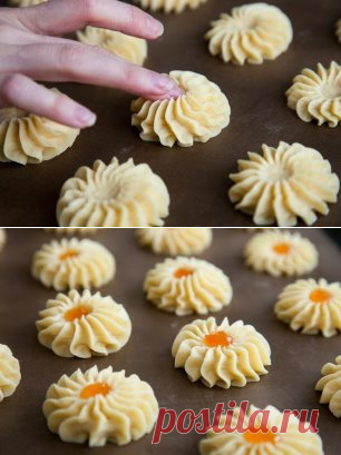 Печенье «Курабье» 

=Очень вкусные печенюшки. Влегкую готовятся всего за 20 минут! 
=Ингредиенты: Масло сливочное (размягченное) — 100 г Сахарная пудра — 50 г Мука — 150 г Яйца куриные — 1 шт. Джем (абрикосовый) — по вкусу