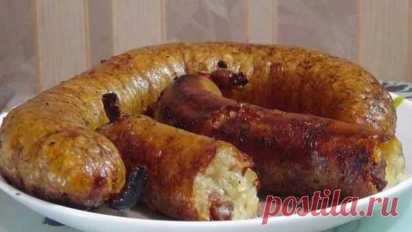 Картофельная колбаса — это безумно вкусно! Горяченькая картофельная колбаса будет самым вкусным блюдом на праздничном столе. Картофельная колбаса – вкуснейшее блюдо, которое можно встретить во многих славянских кухнях. Из большого количества рецептов традиционной и классической считается картофельная домашняя колбаса со шкварками в кишках...