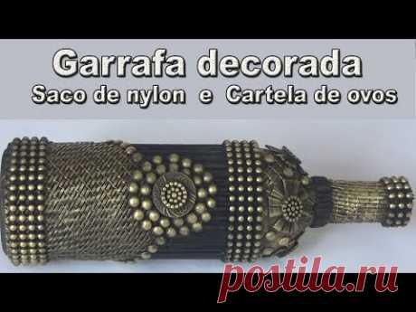 GARRAFA RECICLADA COM SACO DE FEIRA, CARTELA DE OVOS