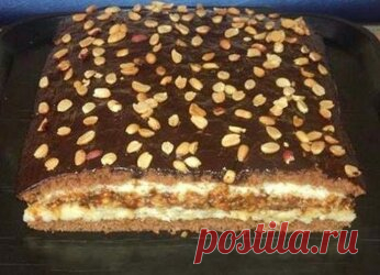 Торт «Домашний» Торт «Домашний» с потрясающим вкусом. Попробовав раз, теперь готовлю постоянно!  ИНГРЕДИЕНТЫ ДЛЯ ТЕСТА. 3 яйца.  1 ст. сахара.  3 ст. л. густой сметаны.  3 ст. л. какао-порошка.  1 ст. муки.  1 ст. л. разрыхлителя. ИНГРЕДИЕНТЫ ДЛЯ ПЕРВОГО КРЕМА. 1 ст. манки.  3/4 ст. сахара.  250 г сливочного масла.  3 ст. молока. ИНГРЕДИЕНТЫ ДЛЯ ВТОРОГО КРЕМА. 1 упаковка несоленых крекеров (печенья)  0,5 л вареного сгущенного молока.  200 г жареного арахиса. ПРИГОТОВЛЕНИЕ....