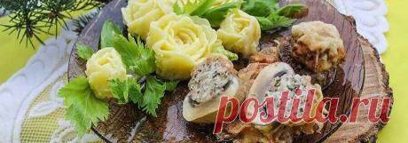 Запеченные фаршированные шампиньоны с фаршем и сыром • Рецепт Ароматные и очень вкусные запеченные фаршированные шампиньоны с фаршем индейки, сыром и зеленью в духовке. Причем фарш можно использовать любой, куриный или мясной, это на ваш вкус.