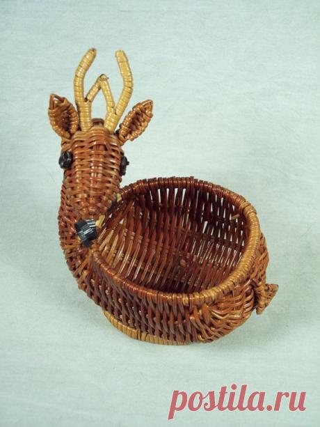 Cute Avon Reindeer Wicker Basket from the 1980s, Christmas