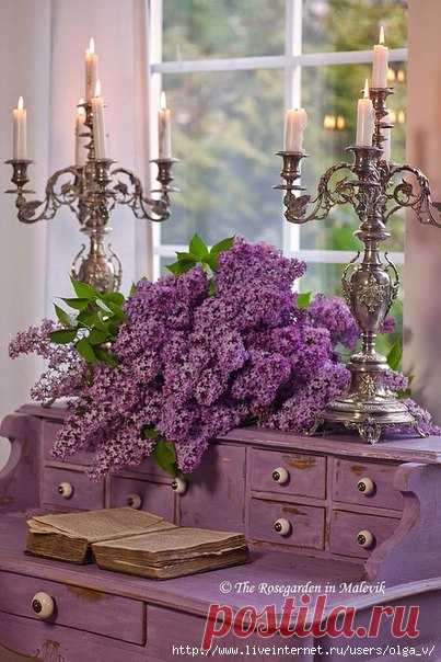 Винтажное и просто красивое.