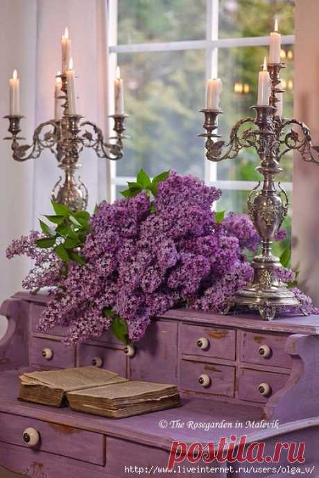 Винтажное и просто красивое.