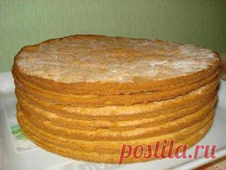 Как быстро приготовить коржи для торта.

Коржи для торта в количестве девять - десять штук можно приготовить всего за пол часа. Затем взбить или сварить крем, промазать коржи и получится вкуснейший торт. Рецепт приготовления коржей предлагаем ниже...

Итак, нам нужны такие продукты: двести грамм сметаны и одна чайная ложечка соды пищевой, плюс двести грамм сахарного песка и три стакана муки.

Как готовить тесто для коржей: сметана перекладывается в емкость стеклянную, доба...