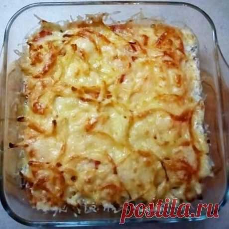 Рыба, запеченная с помидорами и сыром – тот самый случай, когда простейшая технология приносит отличный результат. Какую бы рыбу мы не взяли – треска, камбала, минтай, красная – помидоры придают ей сочность и особый вкус. Итого на 100 грамм - 95 ккал: Белки- 8 Жиры - 5Углеводы - 4 
⠀
Ингредиенты:
⠀
филе не жирной рыбы (у меня минтай) 600-700 гр.
Показать полностью...