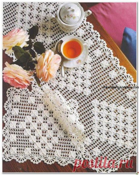 Белая ажурная дорожка на стол крючком Белая ажурная дорожка на стол крючком. Дорожка своими руками крючком оригинальные идеи для домашнего уюта