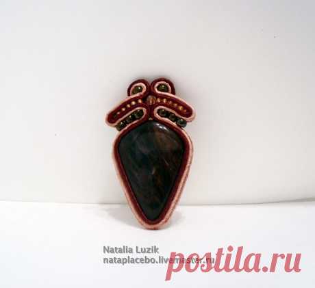 Сутажная брошь с обсидианом | biser.info - всё о бисере и бисерном творчестве