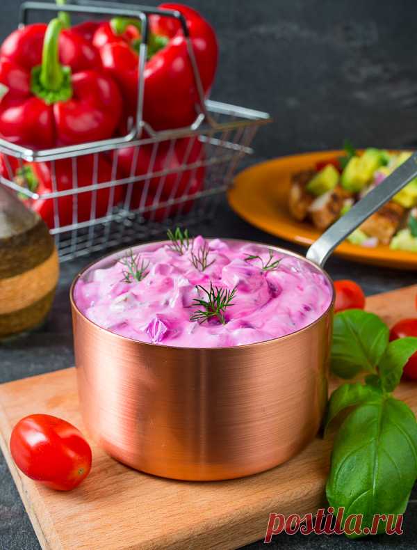 Соус к картофелю со свеклой и огурцами на Вкусном Блоге Сегодняшний соус отлично подойдет к печеной картошке. В идеале – к целой, как в рецепте печеного картофеля с сельдью. Но и обычные картофельные дольки будут с ним отлично сочетаться. Готовить этот соус-закуску проще простого. Главное – предварительно отварить (а лучше запечь) свеклу. А дальше уже – дело пяти минут 😉…