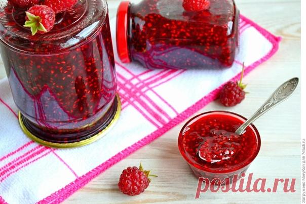 Малиновый силт — это очень вкусно! Готовим варенье на шведский лад

Друзья мои, я к вам сегодня с малиной. Ремонтантной малины сегодня в наших садах огромное количество, и я предлагаю попробовать приготовить малиновое варенье по шведской технологии.

Силт — это шведское варенье. В общем, если сказать просто, то это варенье отличается от нашего способом приготовления и как результат — вкусом. Вот не такой он, этот самый вкус, как у того варенья, которое мы привыкли готовить...