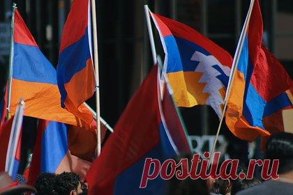 В России объяснили попытки Армении испортить отношения с Москвой. Ведущий научный сотрудник Центра проблем Кавказа и региональной безопасности МГИМО Николай Силаев объяснил попытки Армении испортить отношения с Москвой. Он допустил, что Ереван может хотеть дополнительных преференций от РФ или пытается выторговать что-то у США и Европы. Эксперт не исключил желания разорвать контакты.