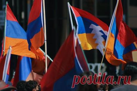 В России объяснили попытки Армении испортить отношения с Москвой. Ведущий научный сотрудник Центра проблем Кавказа и региональной безопасности МГИМО Николай Силаев объяснил попытки Армении испортить отношения с Москвой. Он допустил, что Ереван может хотеть дополнительных преференций от РФ или пытается выторговать что-то у США и Европы. Эксперт не исключил желания разорвать контакты.