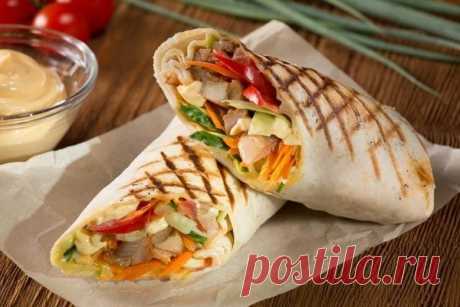 Шаверма vs шаурма. 5 рецептов восточного блюда в домашних условиях 





Диетологи считают шаверму одним из самых полезных вариантов стрит-фуда. В отличие от тех же гамбургеров, мясо для нее готовится не в огромном количестве жира, а на гриле. А вместо толстой белой …