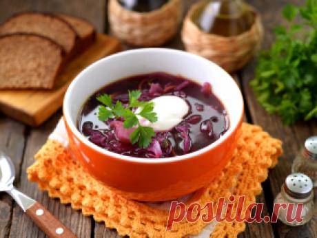 Щи из красной капусты.