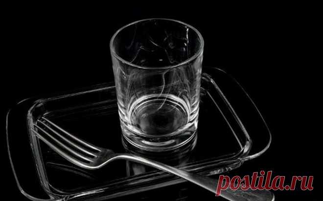 Чудеса русского языка. 








 

Это фантастика!
Перед нами стол. На столе стакан и вилка. Что они делают? Стакан стоит, а вилка лежит. Если мы воткнем вилку в котлету, вилка будет стоять. То есть стоят вертикальные предм…