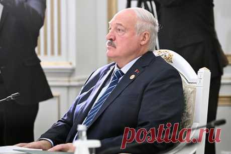 Лукашенко назвал русский язык величайшим достоянием СНГ. Президент Белоруссии Александр Лукашенко назвал русский язык величайшим достоянием Содружества Независимых Государств (СНГ), которое нельзя потерять. Лукашенко отметил, что во многих республиках молодежь говорит на русском языке хуже, чем на английском: «Нельзя потерять язык межнационального общения, как его называют».