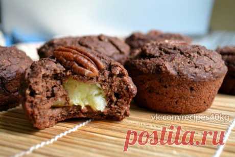 Шоколадно-банановые кексы
на 100грамм - 187.86 ккалБ/Ж/У - 8.03/5.34/28.3 

Ингредиенты: 
Яйца - 2 шт
Кефир 1% - 100 мл 
Овсяные хлопья - 150 г 
Банан - 1 шт 
Какао - 1 ч. л 

Приготовление: 
Включить духовку на 150 градусов. Банан нарезать небольшими кусочками. Все ингредиенты смешать. Получившуюся массу выложить в формочки для кексов. В серединку кексиков можно поместить по кусочку бананов. Выпекать 20 минут. 

Приятного аппетита!