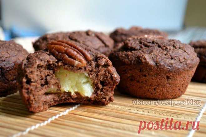 Шоколадно-банановые кексы
на 100грамм - 187.86 ккалБ/Ж/У - 8.03/5.34/28.3 

Ингредиенты: 
Яйца - 2 шт
Кефир 1% - 100 мл 
Овсяные хлопья - 150 г 
Банан - 1 шт 
Какао - 1 ч. л 

Приготовление: 
Включить духовку на 150 градусов. Банан нарезать небольшими кусочками. Все ингредиенты смешать. Получившуюся массу выложить в формочки для кексов. В серединку кексиков можно поместить по кусочку бананов. Выпекать 20 минут. 

Приятного аппетита!