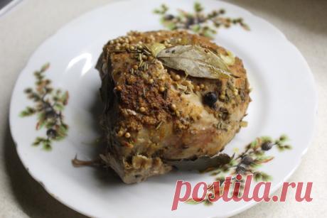 Буженина из говядины с чесноком и лавром (в фольге) - рецепт с фото пошагово Буженина из говядины с чесноком и лавром (в фольге) - пошаговый кулинарный рецепт приготовления с фото, шаг за шагом.