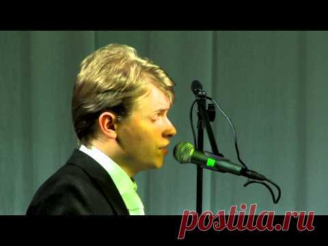 Олег Аккуратов — уникальный слепой пианист. .