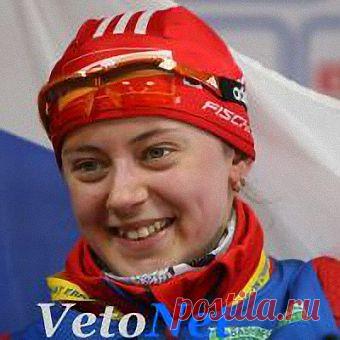 Российская биатлонистка Ольга Вилухина завоевала серебряную медаль в спринтерской гонке на зимних Олимпийских играх в Сочи. Победу одержала представительница Словакии Анастасия Кузьмина. Третьей стала украинка Вита Семеренко. Россиянка Екатерина Шумилова упала во время гонки и сломала винтовку. В итоге она финишировала с отставанием более двух минут от лидера, заняв 59-е место.