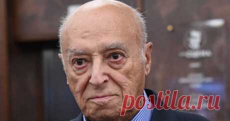 Этуша отлучили от сцены Театр имени Вахтангова уберет из репертуара спектакль «Бенефис» с народным артистом СССР Владимиром Этушем в главной роли. Об этом сообщает ТАСС со ссылкой на пресс-службу театра.