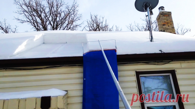 Как сделать инструмент для быстрой уборки снега с крыши, без подъема на кровлю Зимой на крыше скапливается столько снега, что стропила буквально трещат под ним. Чтобы тот не повредил кровлю, его требуется периодически убирать. Подниматься на крышу небезопасно, поэтому лучше сделать несложный инструмент, с которым возможно снимать снег стоя на земле. Материалы: Алюминиевая